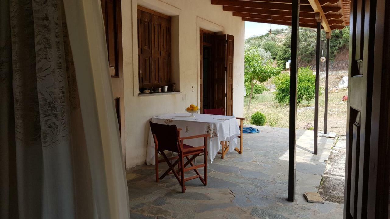 Ample Modern Country Home Nea Epidavros Exterior foto